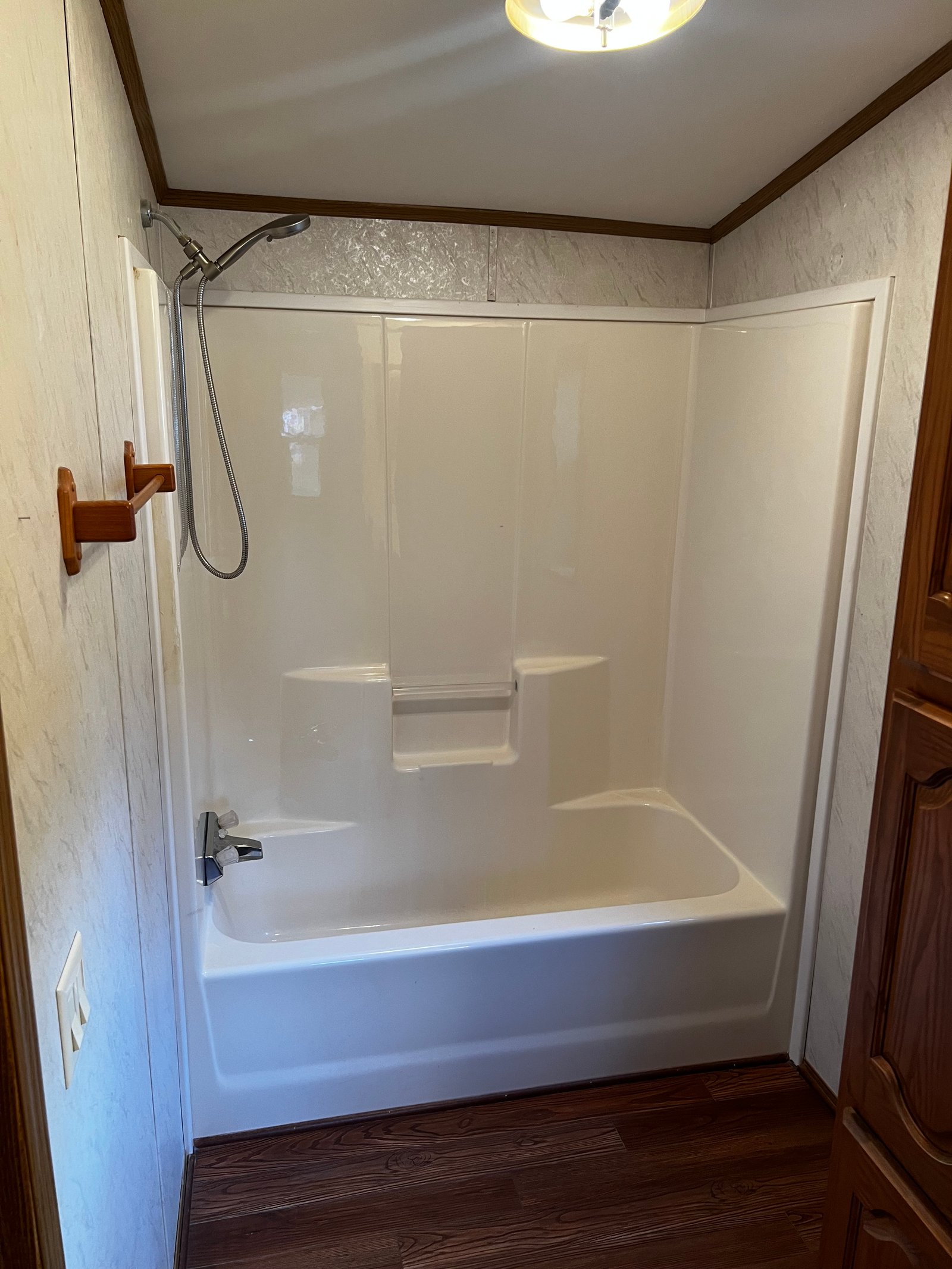 Bathroom before remodel 8